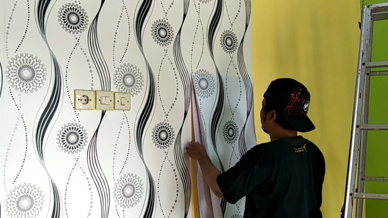 Sampul video: Cara Pasang Wallpaper Sticker Sendiri !! Decorasi Interior