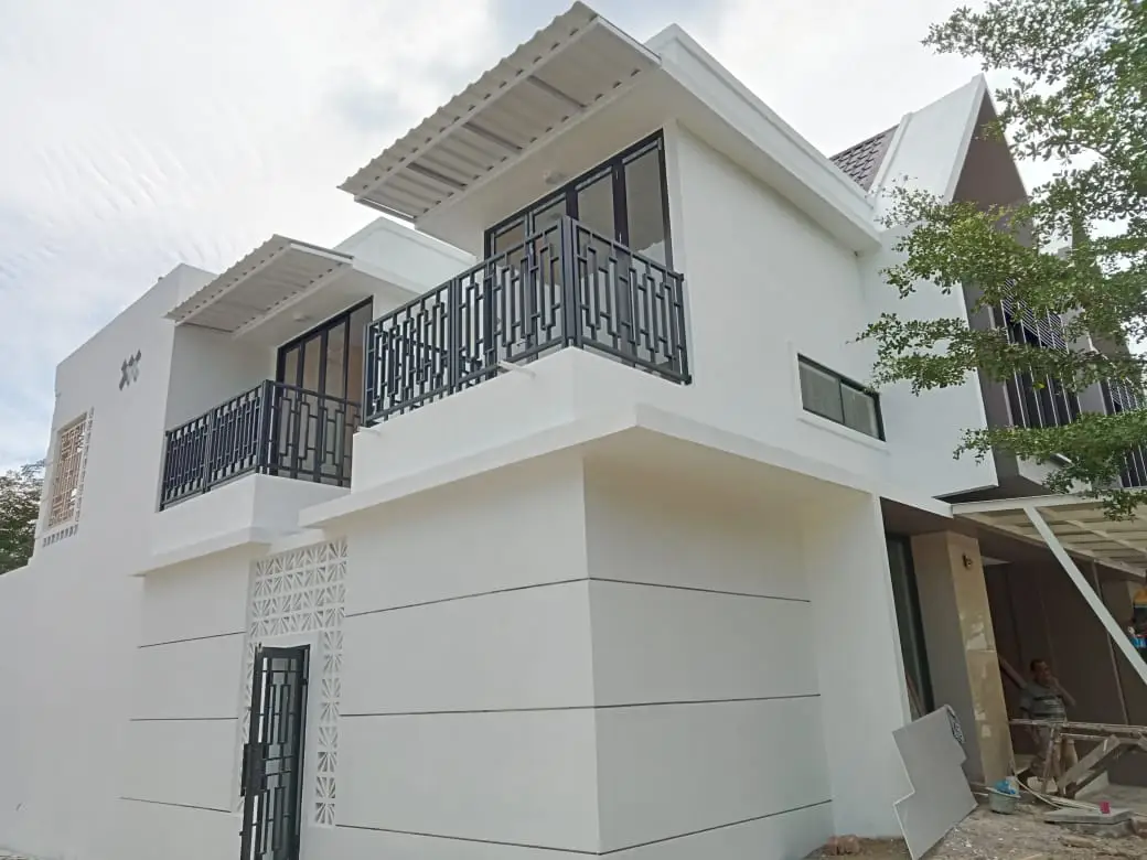 ER House Mayfair — Renovasi rumah klasik modern dua lantai di Kompleks Mayfair, Medan.