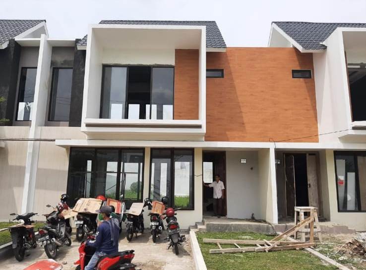 H House Mayfair — Pembangunan rumah minimalis dua lantai di Kompleks Mayfair, Medan.